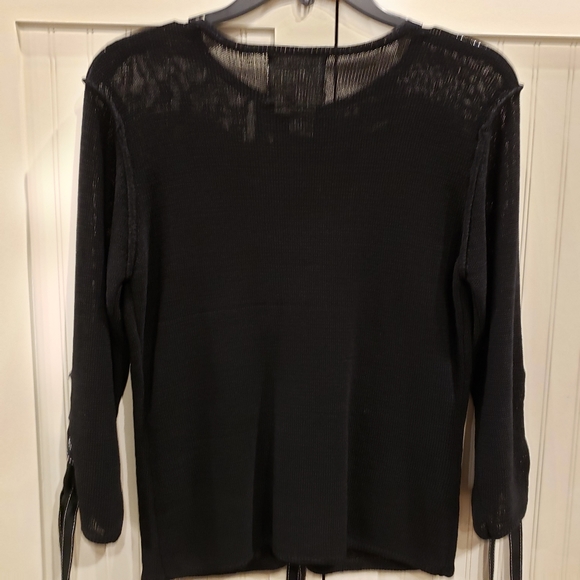 CURIO Top with Black and White Ribbon Ties - Picture 3 of 3